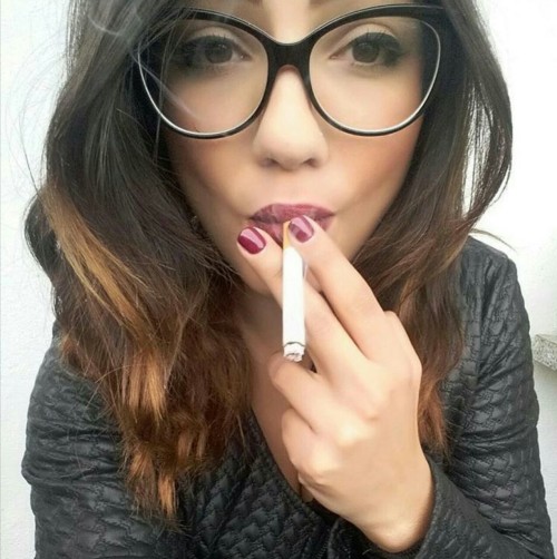 ocs1999:  smokingsexplayground:  Sexy Smoking Hottie  Sexy