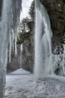 Visitheworld:  Frozen Waterfalls In Fall Creek Falls State Park, Tennessee / Usa