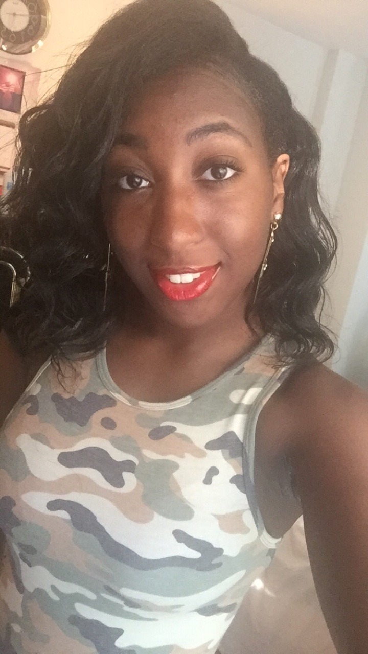 haitibabyyyyy:  veryauthenticcc:  When your abs show through your dress …  😘😍