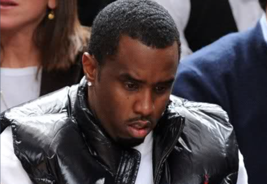 thesnobbyartsyblog: thesnobbyartsyblog:  The most inspiring picture I ever saw was when Diddy was at the Knicks game with a bunch of money on his lap and he’s holding a dollar bill like “Wtf is this?” I love that picture so much. It’s the most