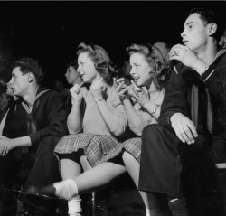 seahorsesandpearls:  Twin-teenage-girls-sitting-with-sailors 1944 