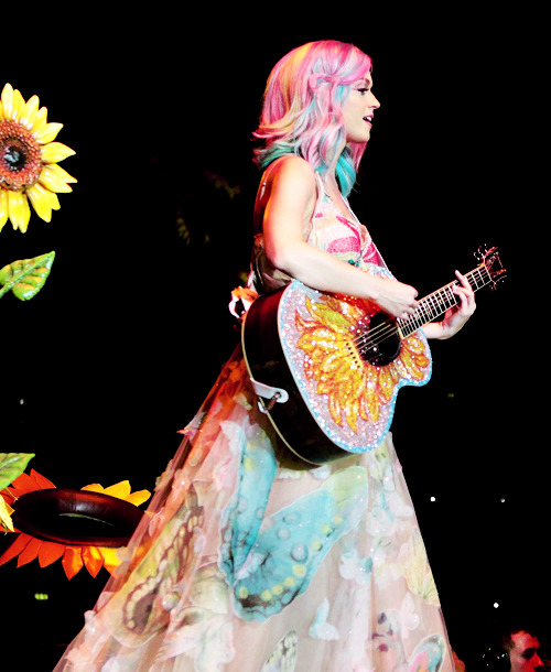 hello-katy:  Katy Perry at the Odyssey Arena in Belfast, UK - 05.07.2014 
