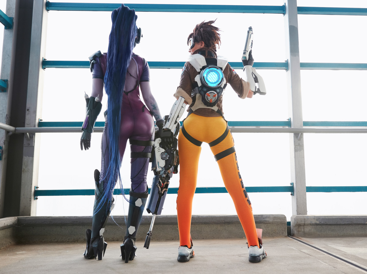 cosplay-booties:  Widowmaker and Tracer from Jannet incosplay and Ardsami cosplay