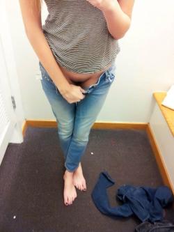changingroomselfshots:  Peeking into the jeans