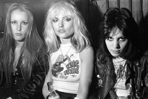 blondie-poedie:Lita Ford (The Runaways), Debbie Harry en Joan Jett