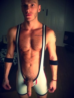 ffunfair:  jockpig:  hot fucker  fucking hot guy…can i have his telephone number ? :-)   He could follow me into an alley anytime!