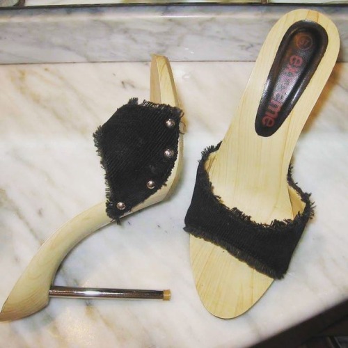 stilettomules:Stilettomules.com  Find sexy stiletto mules, slippers, sandals, stripper heels, platfo