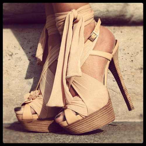 (via Nude Sandals)