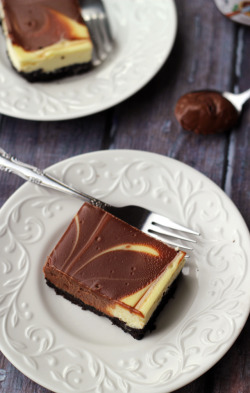 foodffs:  nutella cheesecake swirl bars 