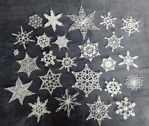 shewhodoesnotexist: shewhodoesnotexist: Some of my snowflakes (that I didn’t send to anyone). 