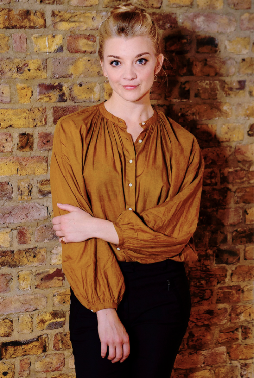 nataliedormersource: #NatalieDormer takes charge in @VenusOnStageLDN &amp; will be wearing faux 