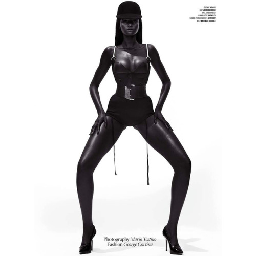 zamaron: Duckie Thot for VmagazinePhotographer: Mario Testino 