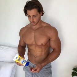 boys-and-popculture:Aussie Muscle Guy