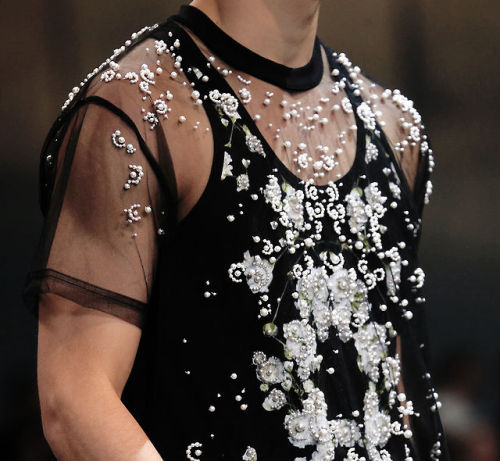 blackistheonlycolor:  details at givenchy spring/summer 2015 menswear.