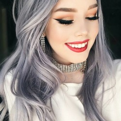 pornbot-princess: lovescenehair:    hailiebarber on instagram  I kinda love this grey hair trend 😍 