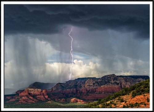 wapiti3:  Guy Schmickle photos (The Desert Southwest -Magical Sedona ) on Flickr. 1-An Agave Trio and Mitten Ridge  2-Harding Springs in Oak Creek Canyon, Arizona 3-The Cibola Mitten at Sunset - Sedona, Arizona 4-Fiery Sunset Over Mitten Ridge - Sedona,
