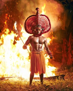 arjuna-vallabha:Kerala man wearing theyyam