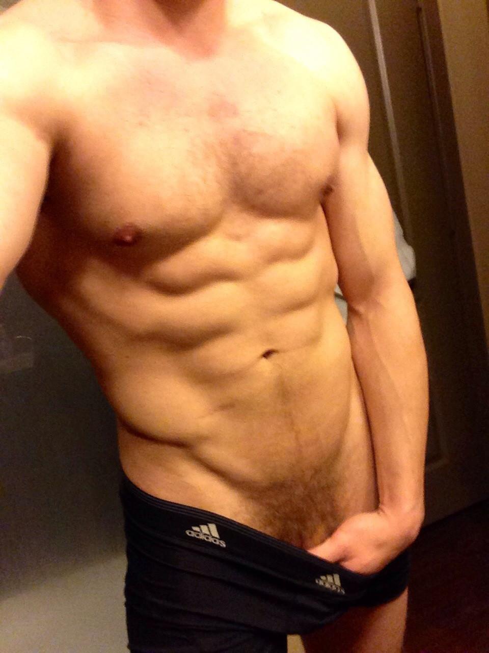 straightmenworshipping:  straight hottie from dallas, TX hot abs!