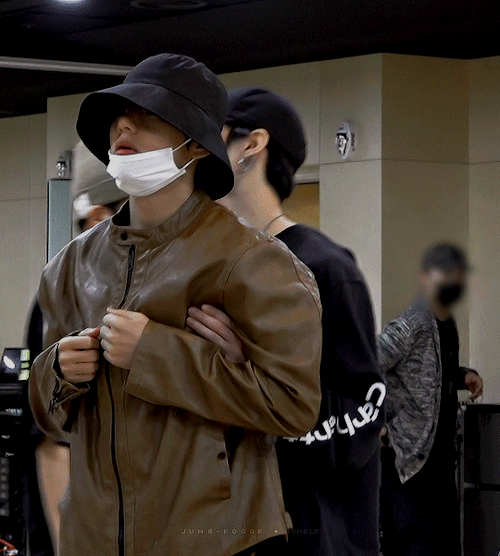 Why Does It Look Like Jungkook Was Showing Taehyung To The World Like The Baby Simbas Birth Scene