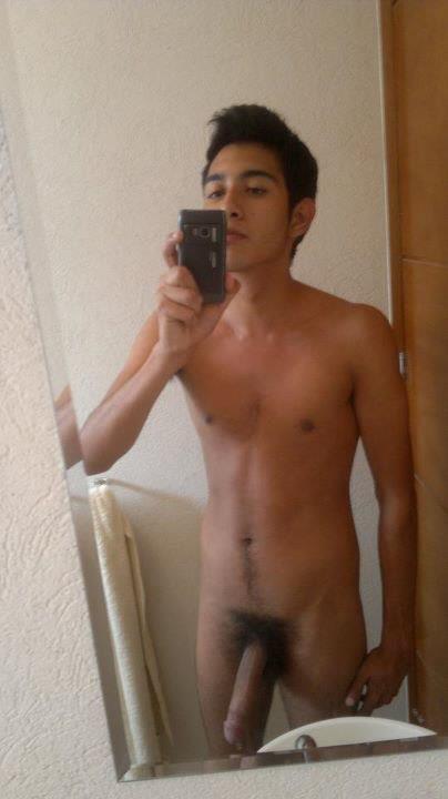Gay boy naked selfie