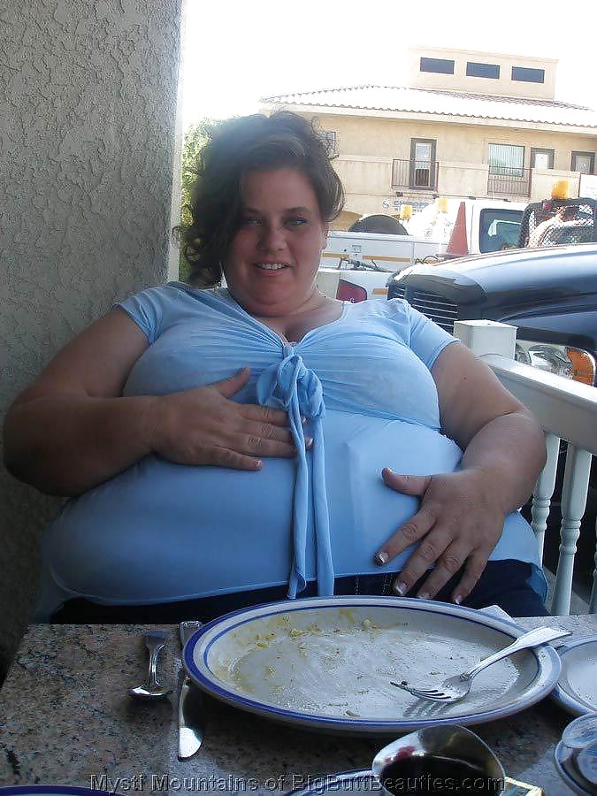 fatlargessbbwqueen:  Wanna fuck a hot bbw lady? - CLICK HERE!   I take it she is
