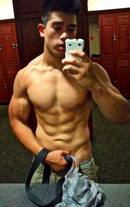 superiorchineseman:  Emm sexy body! I hope he is interested in Western girls :)