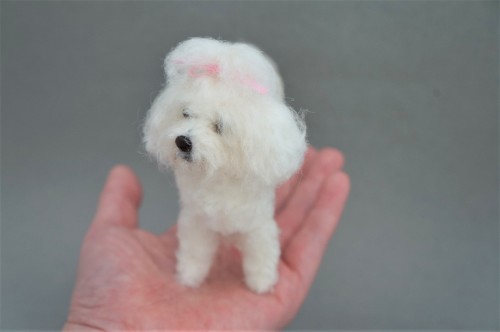 A senior Maltese, needle felted miniature version. Felted based on the pet image of the first photo 