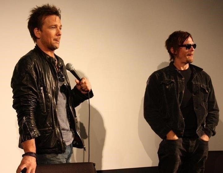 dingoespain:  It’s a Flandus sort of day. Watching the Saints. Beautiful art by