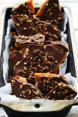 sweetoothgirl:  Homemade English Toffee   yes please!