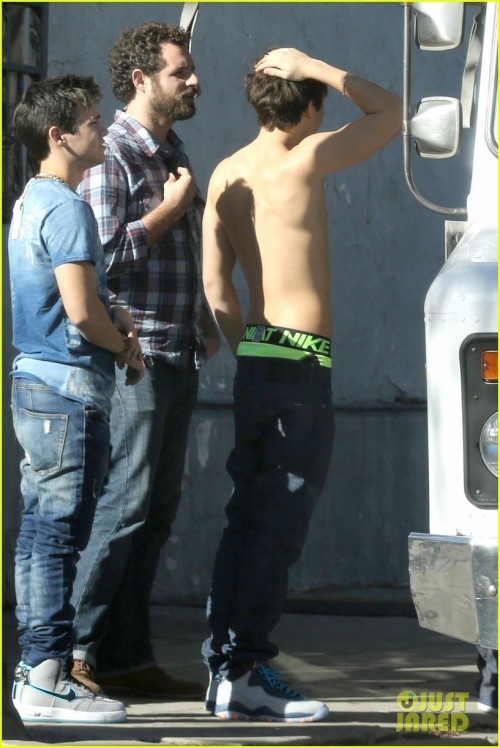 celebsaggers:  Austin Mahone Sagging Neon adult photos