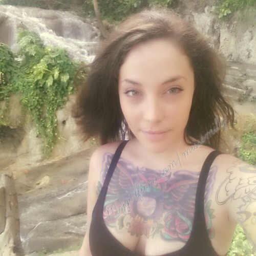 emma-ink:   Want a bunch of free pics? Just make a username to view my free public gallery http://www.mygirlfund.com/missemily  