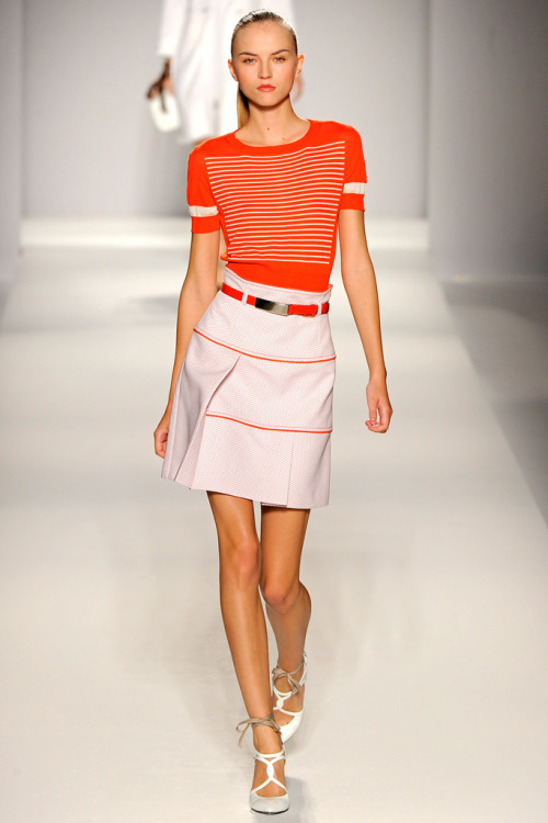 maidsofbondstreet: Anabela Belikova at Sportmax, spring 2011 This is beautiful, especially the skirt