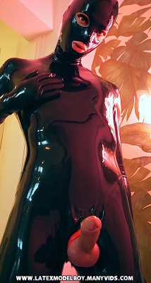 latexmodelboy:  Screenshot from my movie