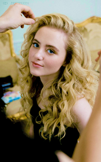 Kathryn Newton Tumblr_py3602dmNr1sddr1ro3_250