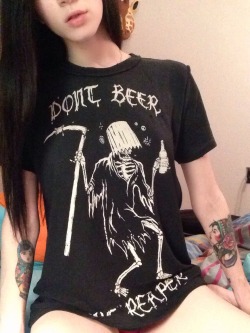 gypsyrose27:  Just went out to my mailbox and this was inside. Don’t Beer the Reaper. unif