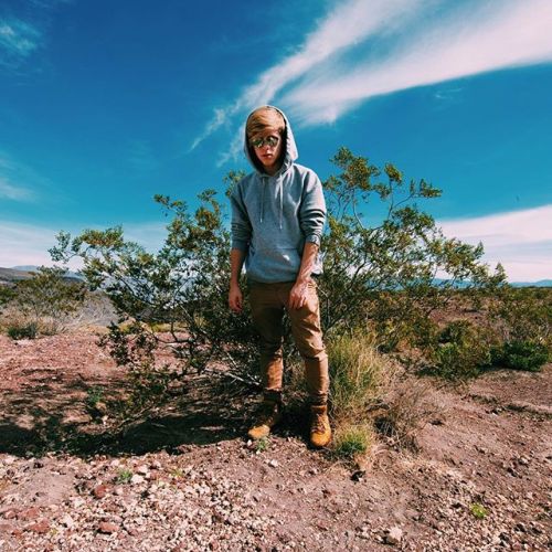 lxkekorns:lukekorns: I can’t help being cool camera@jultodawg x