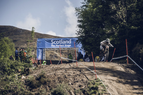 womenscycling: “Manon Carpenter looked fast and in control today” - via DH World Cup Fort William Pr