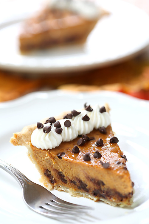 sweetoothgirl:  CHOCOLATE CHIP PUMPKIN PIE 