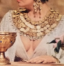 goldenbuttonsnpearls:  Liz Taylor in “Cleopatra”