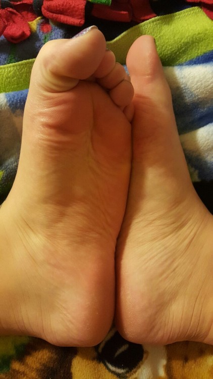 cummingtotickles: Please support my feet!
