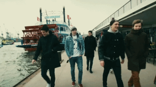 sprachlos-tanzen-statt-reden:  donotloseyourhope:  Geilste Gang der Stadt!  alle