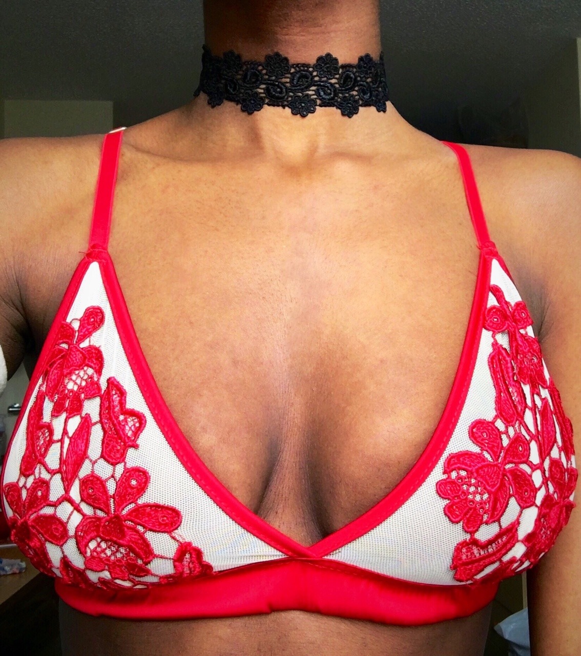 i-want-spankings:  New bralette, old choker and wonky titties 😁  😋😋😋