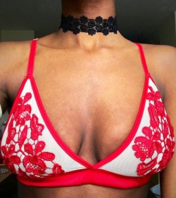 i-want-spankings:  New bralette, old choker and wonky titties 😁  😋😋😋 Super cute! I love chokers 😍