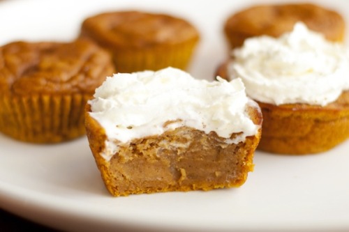 fullcravings:  Irresistible Pumpkin Pie Cupcakes 