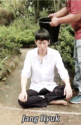 paper-box:  Korean actors and actresses accepting the ALS Ice Bucket Challenge. 