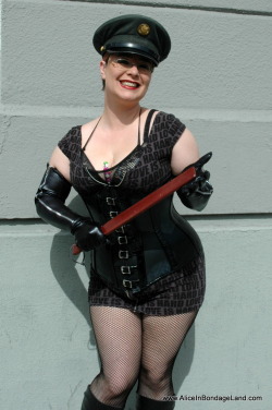 Think you could handle  a  spanking from my favorite paddle?http:///www.aliceinbondageland.com