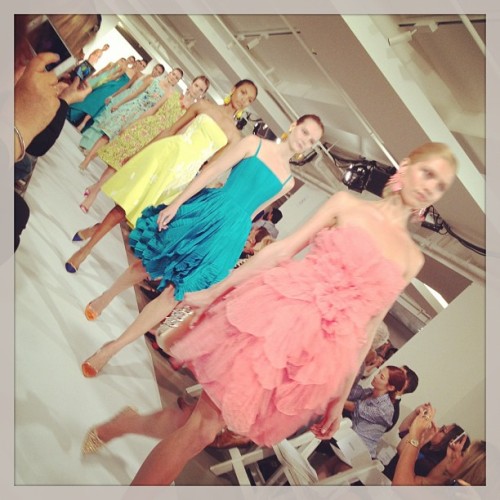 Finale at #oscardelarenta (featuring Suzy Menkes’ hand)