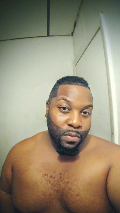 mrking2603: Jus husky handsome brotha in the city of Philly