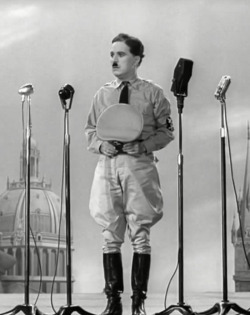 sala66:  Charles Chaplin en “El Gran Dictador” (The Great Dictator), 1940 