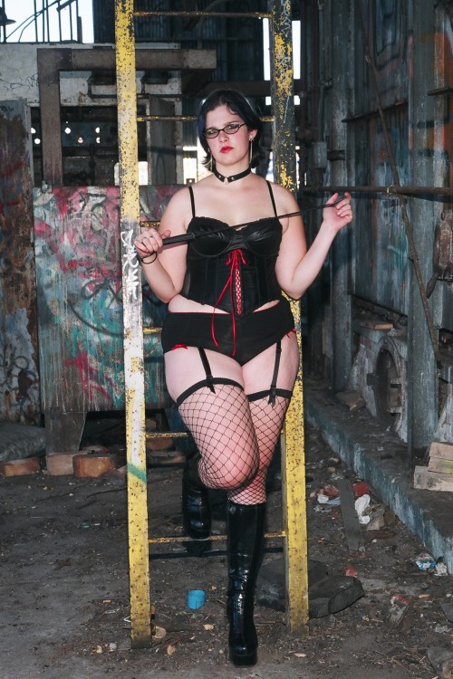fortheloveoftummy:  kitty-stryker:  From the Archives: Urban Exploration  I like her bitchy look  Ooh la la.